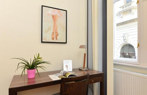 Terezvaros Apartment | Luxury Opera Apartment
