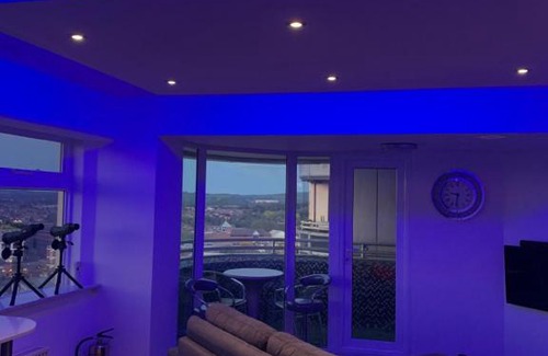 Swindon Apartment | Luxury Panoramic Balcony Swindon Central