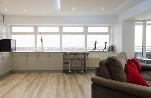 Swindon Apartment | Luxury Panoramic Balcony Swindon Central