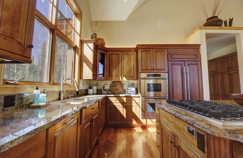 Three Peaks House | Luxury Peakside Escape - Private Hot Tub 3 Bedroom + Loft