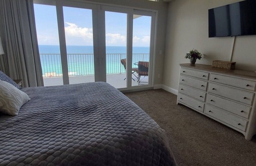 Panama City Beach Resort | Luxury Penthouse Suite Ocean View 21st Floor 1681 sqft