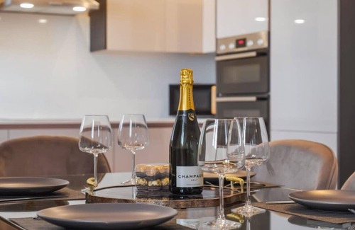 Windsor Apartment | Luxury Penthouse - Castle Views - 2 Bed & Parking