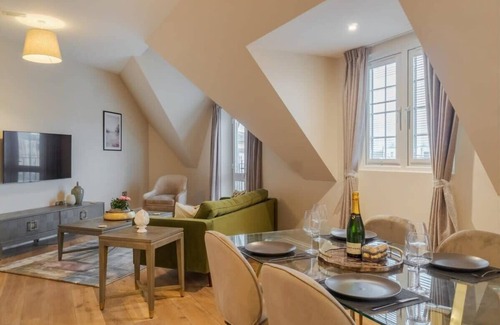 Windsor Apartment | Luxury Penthouse - Castle Views - 2 Bed & Parking