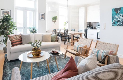 Punavuori Apartment | Luxury Penthouse | Sauna | Balcony | AirCon