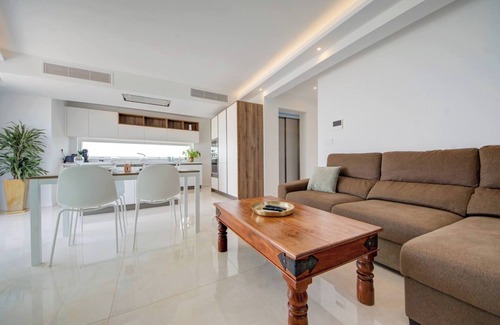 High Ridge Apartment | Luxury Penthouse with private pool and sea views, sleeps 6