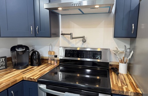 Fayetteville House | Luxury Pool/Stylish 3BDR, 10 min to FT Bragg!