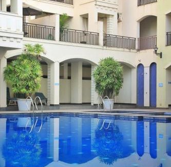 Siolim Cabin | Luxury Pool view Apartment w Jacuzzi by Mirabella