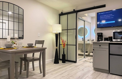 Palm Beach Gardens Apartment | Luxury, Private Suite 2