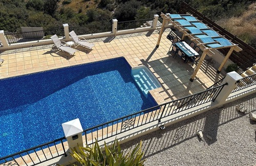 Peyia Town Villa | Luxury Private 3 bedroom (sleeps 6)Villa, Breathtaking Views & 200mbps Wi-Fi