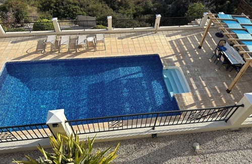 Peyia Town Villa | Luxury Private 3 bedroom (sleeps 6)Villa, Breathtaking Views & 200mbps Wi-Fi