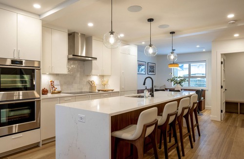 Blackcomb House | Luxury Renovation | 3BR | Ski-In Access | Common Hot Tub | Managed By Aloha Whistler