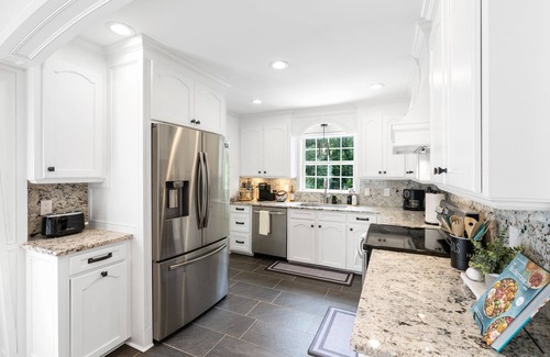 Simpsonville House | Luxury Retreat &Heated Pool Downtown Simpsonville-Game Room and more Up to 8 ppl