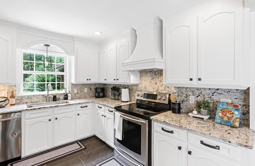 Simpsonville House | Luxury Retreat &Heated Pool Downtown Simpsonville-Game Room and more Up to 8 ppl