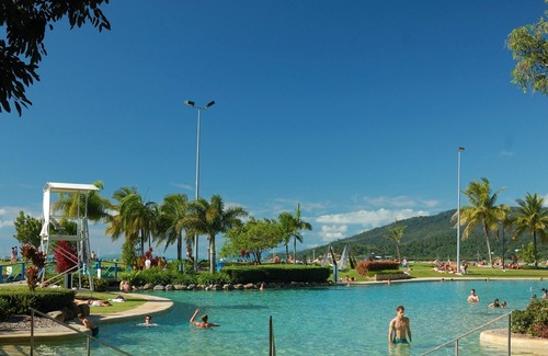 Palm Grove House | Luxury Retreat in the Whitsundays - Airlie Beach area