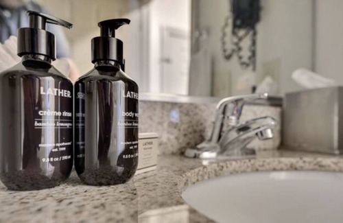 Hunter Condo | Luxury Retreat on Hunter Mountain -Fireplace, Hottub, Sauna, Pool, Zipline, Hike