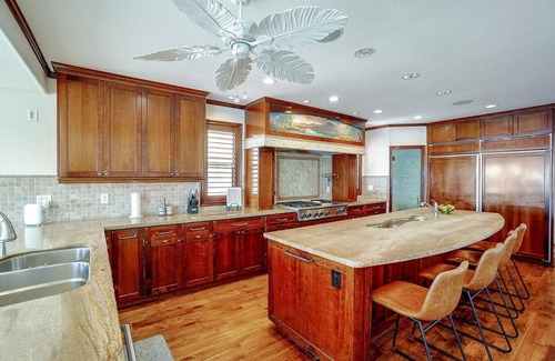 Discovery Bay House | Luxury Retreat with Waterfront View Delta Access