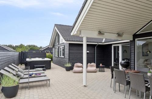 Houstrup House | Luxury Retreat with Pool - By Traum Ferienwohnungen