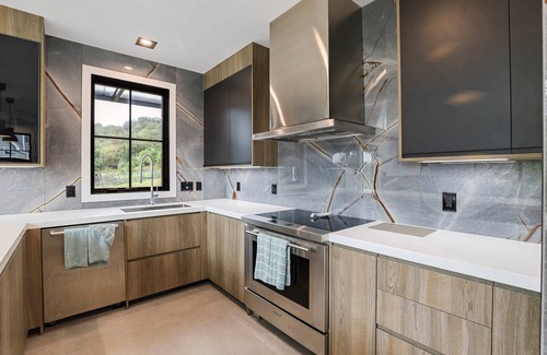 Front Royal House | Luxury Riverfront Home Getaway with Hot Tub