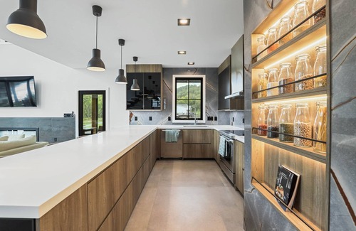 Front Royal House | Luxury Riverfront Home Getaway with Hot Tub