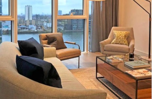Wandsworth Apartment | Luxury Riverside Apartment by Heritage Apartment Rentals
