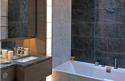 Wandsworth Apartment | Luxury Riverside Apartment by Heritage Apartment Rentals