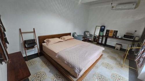 Gresik Villa | Luxury Room 2 with Pool at Pondok Raima SYARIAH