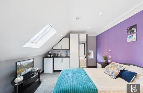 Slough House | Luxury room's with ensuite and kitchen, parking in Slough Centre