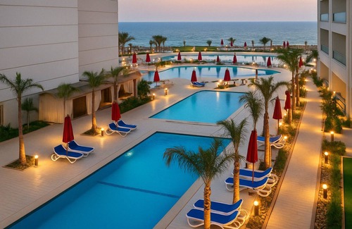 Al-Manasrah Ski Chalet | Luxury Seaside Stay – Your Dream Vacation Awaits!