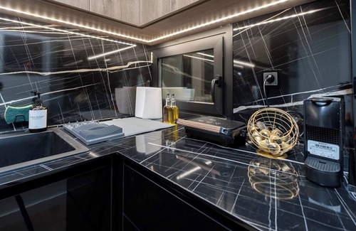 Volos City Centre Apartment | Luxury Sea View 2BR Apt - Balcony & Free Parking