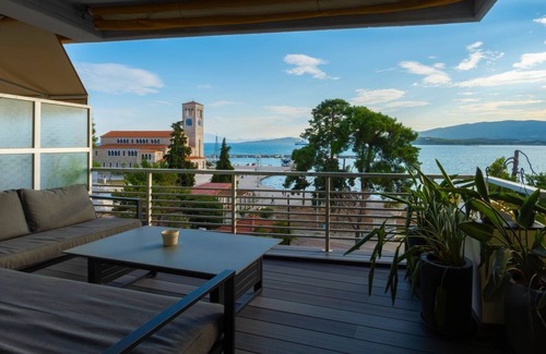 Volos City Centre Apartment | Luxury Sea View 2BR Apt - Balcony & Free Parking