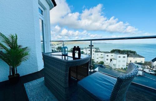 West Looe House | Luxury Sea View Apartment with Multi Room Balcony And Private Onsite Parking Only 300M From the Beach