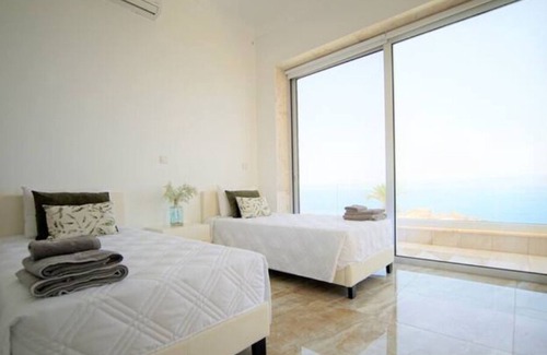 Kissonerga Villa | Luxury Seafront Prestige Villa 2