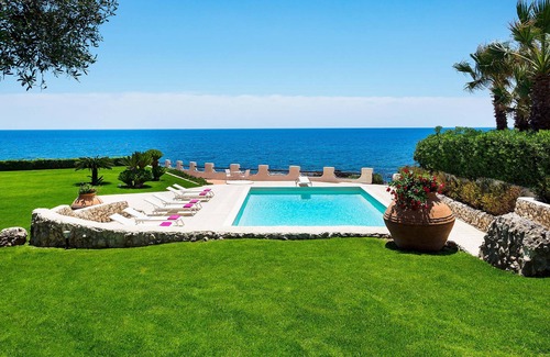 Fontane Bianche Villa | Luxury seafront villa with pool - 12 pax