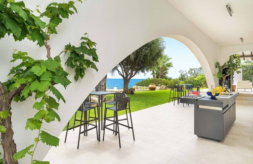 Fontane Bianche Villa | Luxury seafront villa with pool - 12 pax