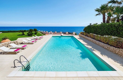 Fontane Bianche Villa | Luxury seafront villa with pool - 12 pax