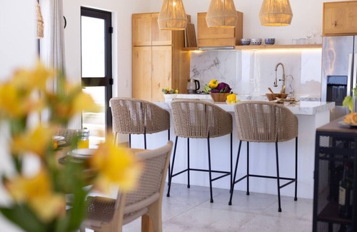 Vinorama Villa | Luxury Seaside Villa For 8 adults! Beach & Surf-Hot Spa-Infinity Pool