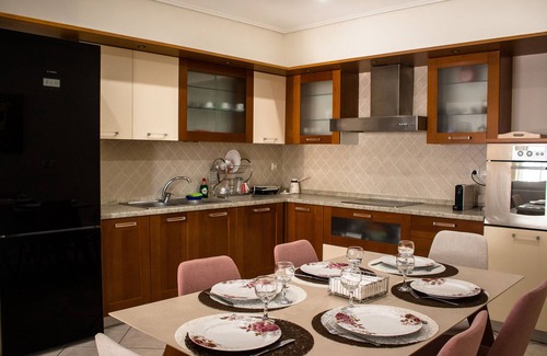 Saronida Apartment | Luxury seaview apartment by the beach