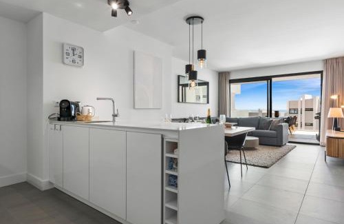 Puerto de la Duquesa Apartment | Luxury Seaview Resort Apartment