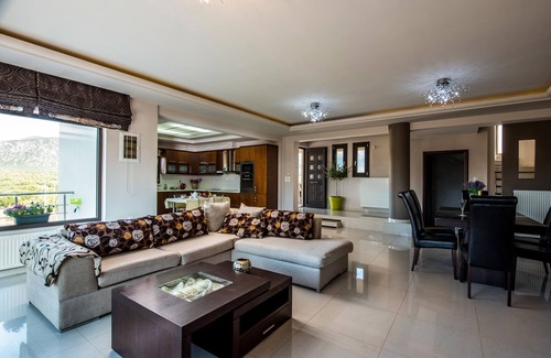 Sissi Villa | Luxury Sissi Residence with Hot Tub