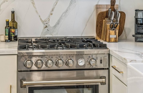 Sonoma House | Luxury Sonoma Estate + Guest Cottage in Heart of Wine Country