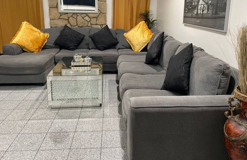 North Hollywood Villa | Luxury & Spacious 1591 Sq Feet full house grage is not on rent.