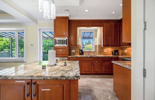 Vancouver South House | Luxury&Spacious 4Beds 4.5Baths Family House in Prime Location|