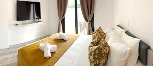 Larnaca Apartment | Luxury Stay at Mackenzie Beach with Private Parking and Balcony
