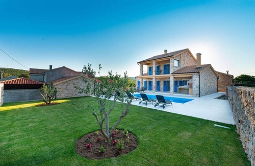 Vinjerac Villa | Luxury Stone Villa BANOVI
