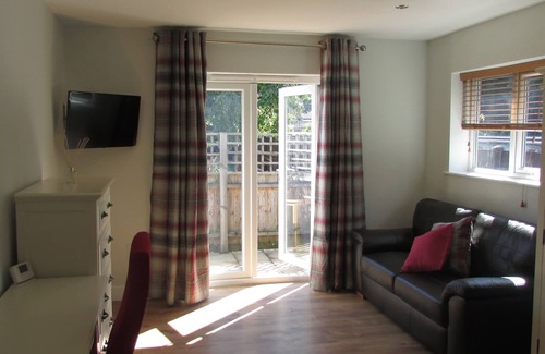 Cambridge Apartment | Luxury Studio Apartment for short term let near Addenbrookes and 10 minutes bus