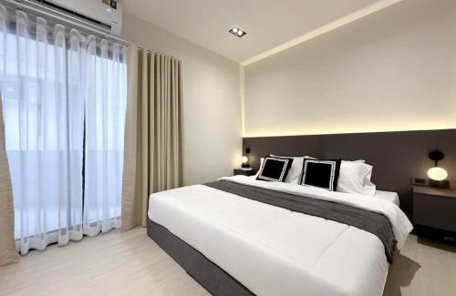 Wat Ket Apartment | Luxury Suite Cozy King BedSwimmingPooll Train