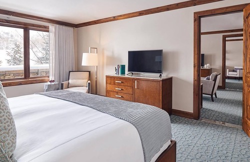 Vail Resort | Luxury Suite for Groups w/Private Bathrooms & Well-Appointed Living Area