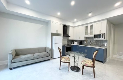 Thornhill House | Luxury Suite in New Custom Home