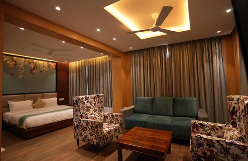 Vijayawada Apartment | Luxury Suite Room— 5 min from the Ce!