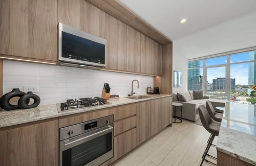 West Loop Gate Apartment | Luxury Suites in Chicago's West Loop – Steps from Dining, Shopping & Attractions